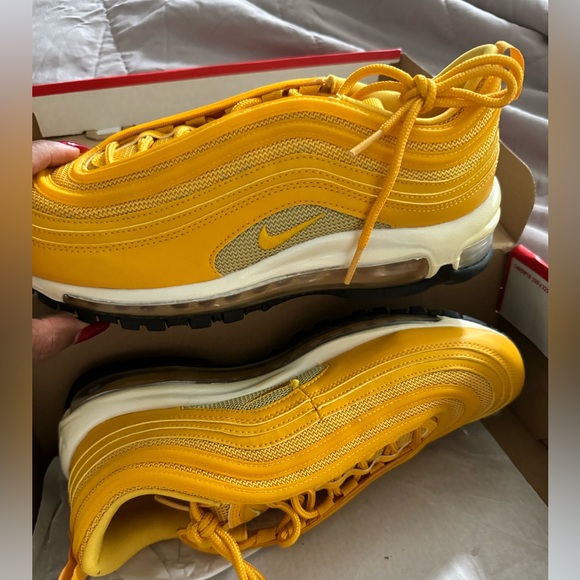 Nike Air Max 97 in Mustard - Picture 4 of 8